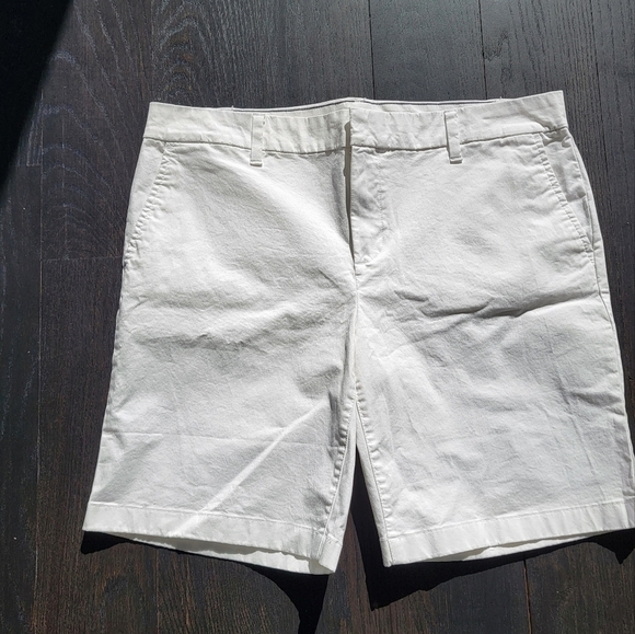 Tommy Hilfiger Women's White Mid-length 9" Inseam Chino Shorts Size 14 - Picture 5 of 11